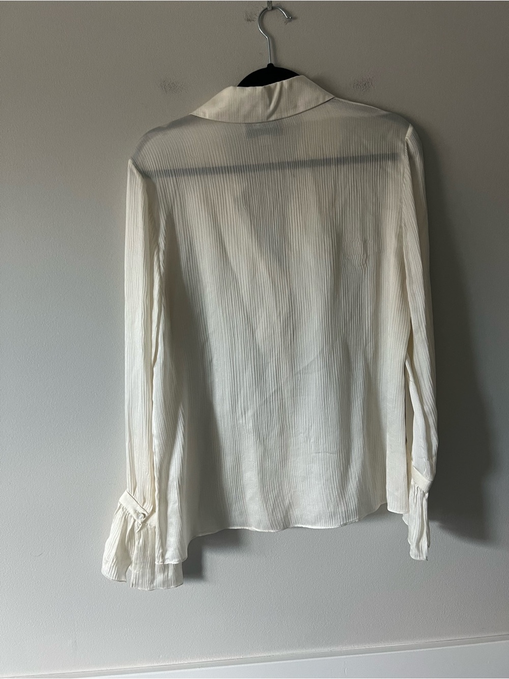 Alexis 100% Silk Ivory Ruffle Blouse Bell Sleeve Button Front Top L - Picture 2 of 6